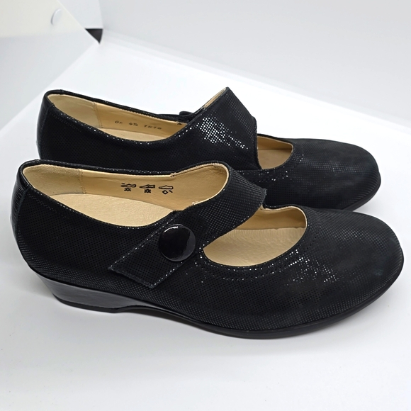 Waldlauferblack smooth suede velcro strap wedge 7
